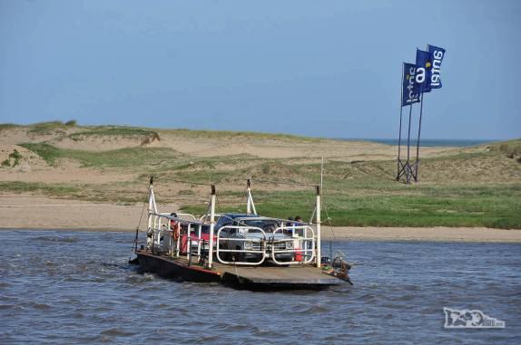 Balsa para atravessar a Laguna Garzon, a meio caminho entre Punta del Este e La Pedrera, no litoral do Uruguai